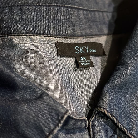 ~Denim Lapel Shacket w/Button Down Closure & Breasted Pockets~ - Picture 7 of 9